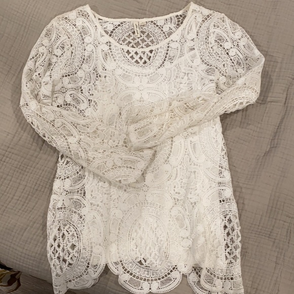 Lace with tank below - Picture 3 of 3